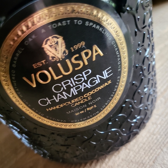 NEW - Voluspa Maison Noir Luxe Candle - Picture 2 of 3